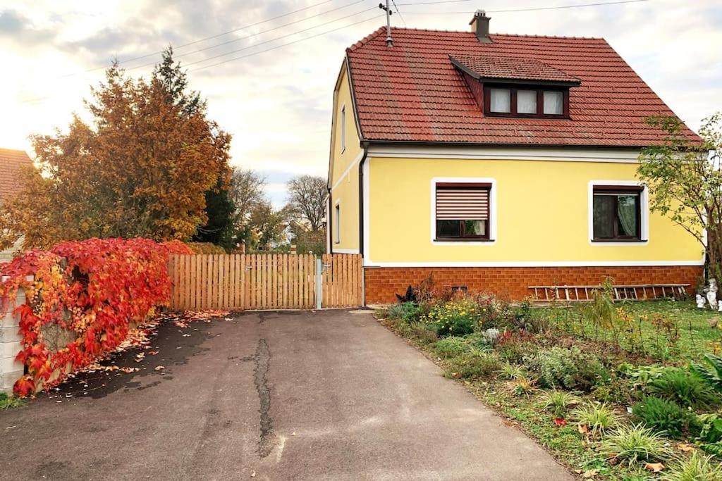 Ferienhaus Mit Garten In Thermennaehe Strebersdorf Exteriör bild